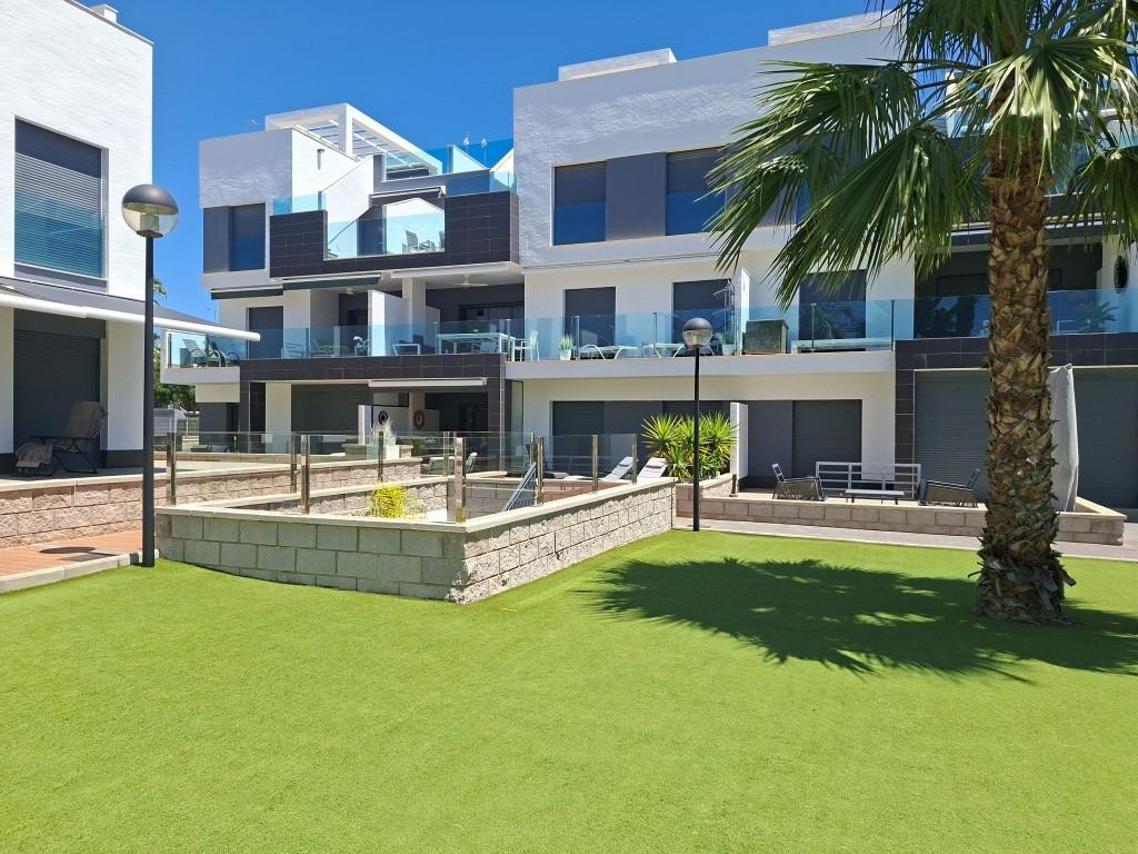 Se vende Apartamento Planta Media de 2 dormitorios en Costa Blanca, Alicante, España