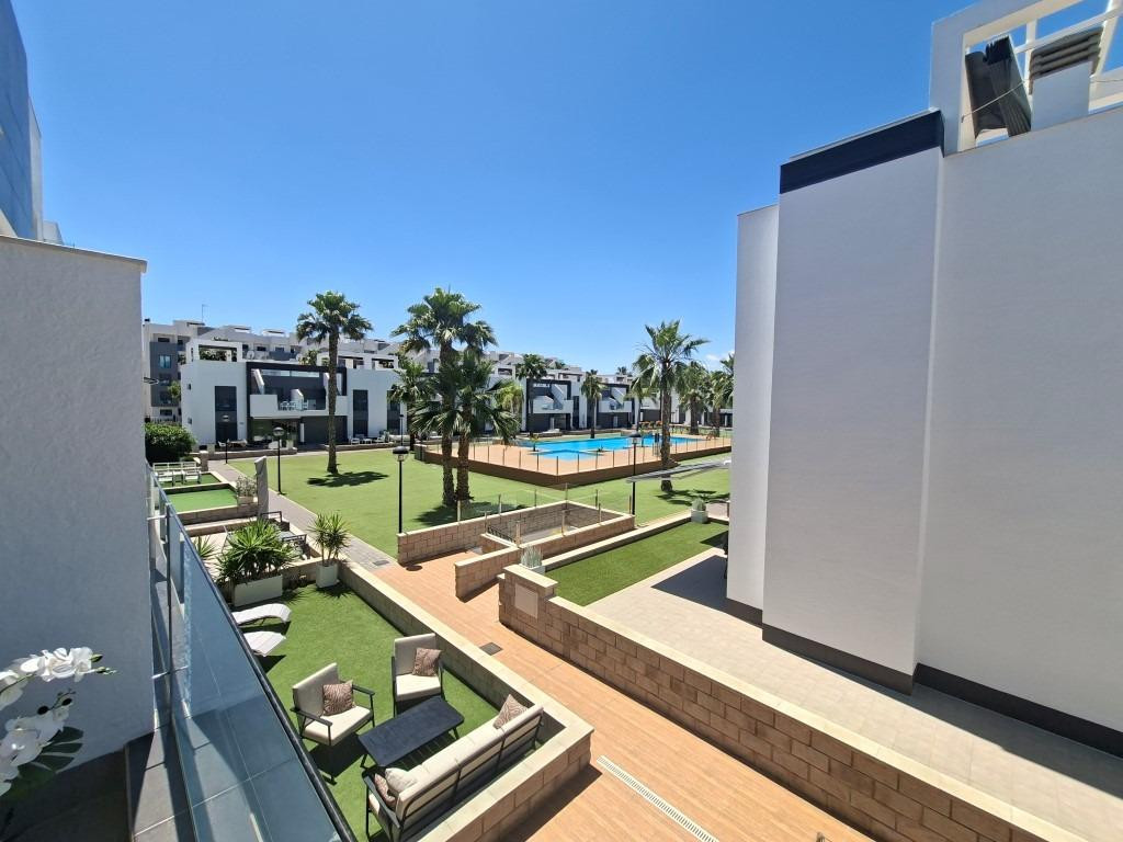 Se vende Apartamento Planta Media de 2 dormitorios en Costa Blanca, Alicante, España