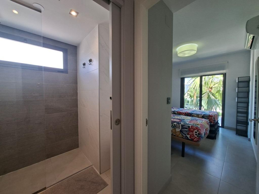 Se vende Apartamento Planta Media de 2 dormitorios en Costa Blanca, Alicante, España