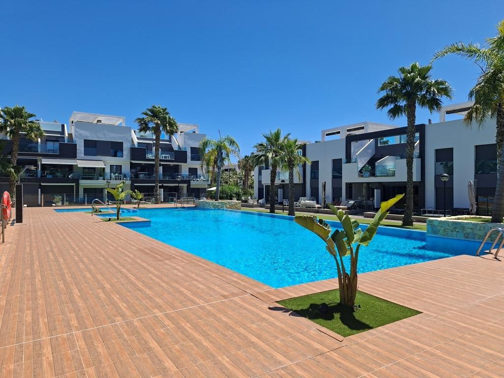 Se vende Apartamento Planta Media de 2 dormitorios en Costa Blanca, Alicante, España