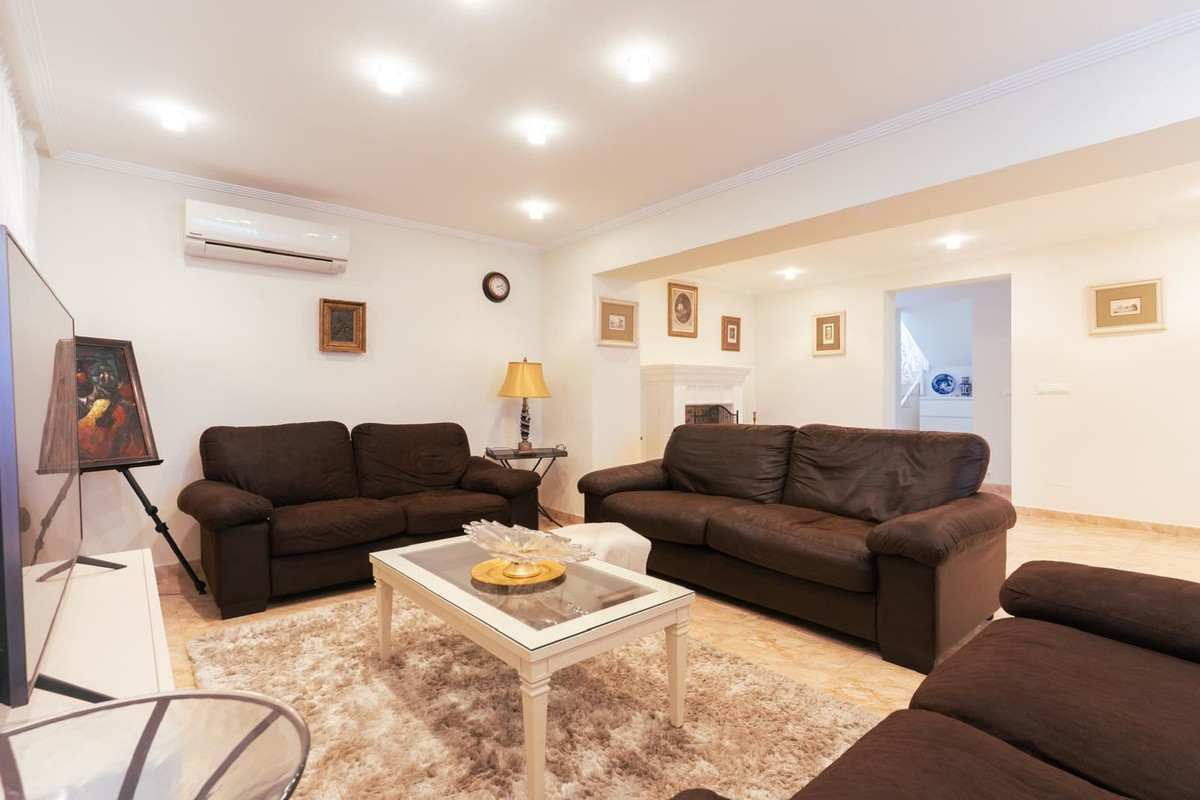 7 Bed Townhouse for sale in Los Altos Costa Blanca, Alicante, Spain