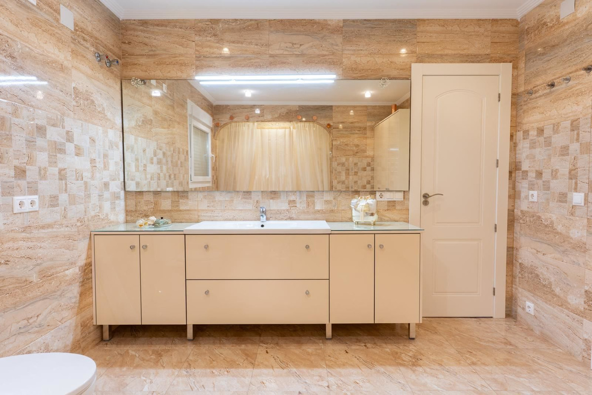 7 Bed Townhouse for sale in Los Altos Costa Blanca, Alicante, Spain