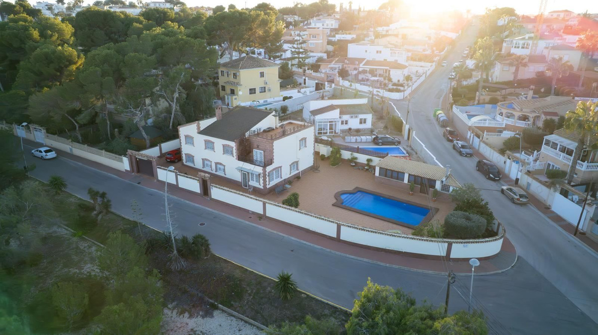 7 Bed Townhouse for sale in Los Altos Costa Blanca, Alicante, Spain