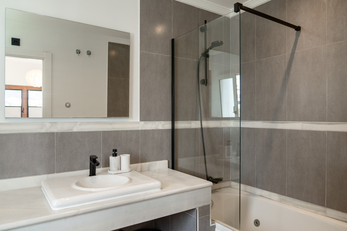 4 Bed Townhouse for sale in Estepona Costa Del Sol, Málaga, Spain