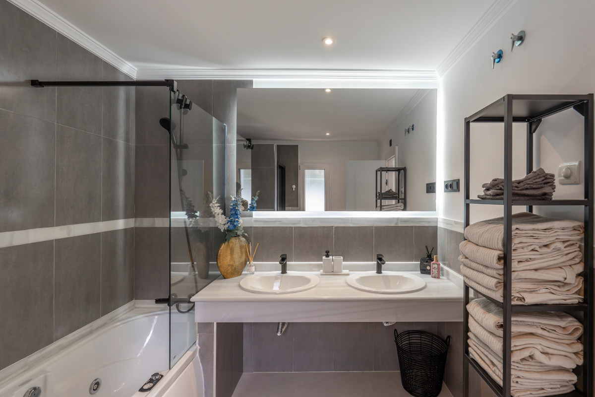 4 Bed Townhouse for sale in Estepona Costa Del Sol, Málaga, Spain