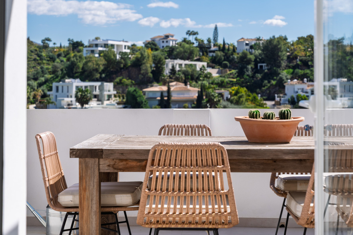 3 Bed Apartment for sale in La Quinta Costa Del Sol, Málaga, Spain