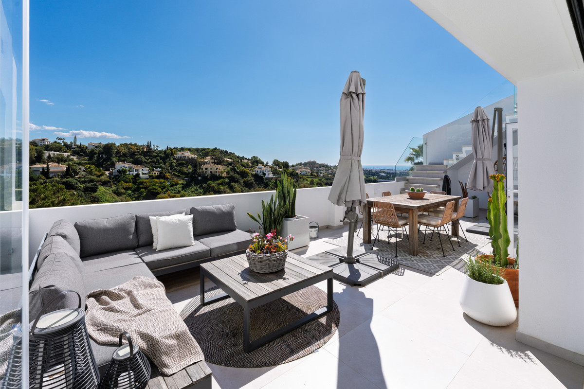 3 Bed Apartment for sale in La Quinta Costa Del Sol, Málaga, Spain