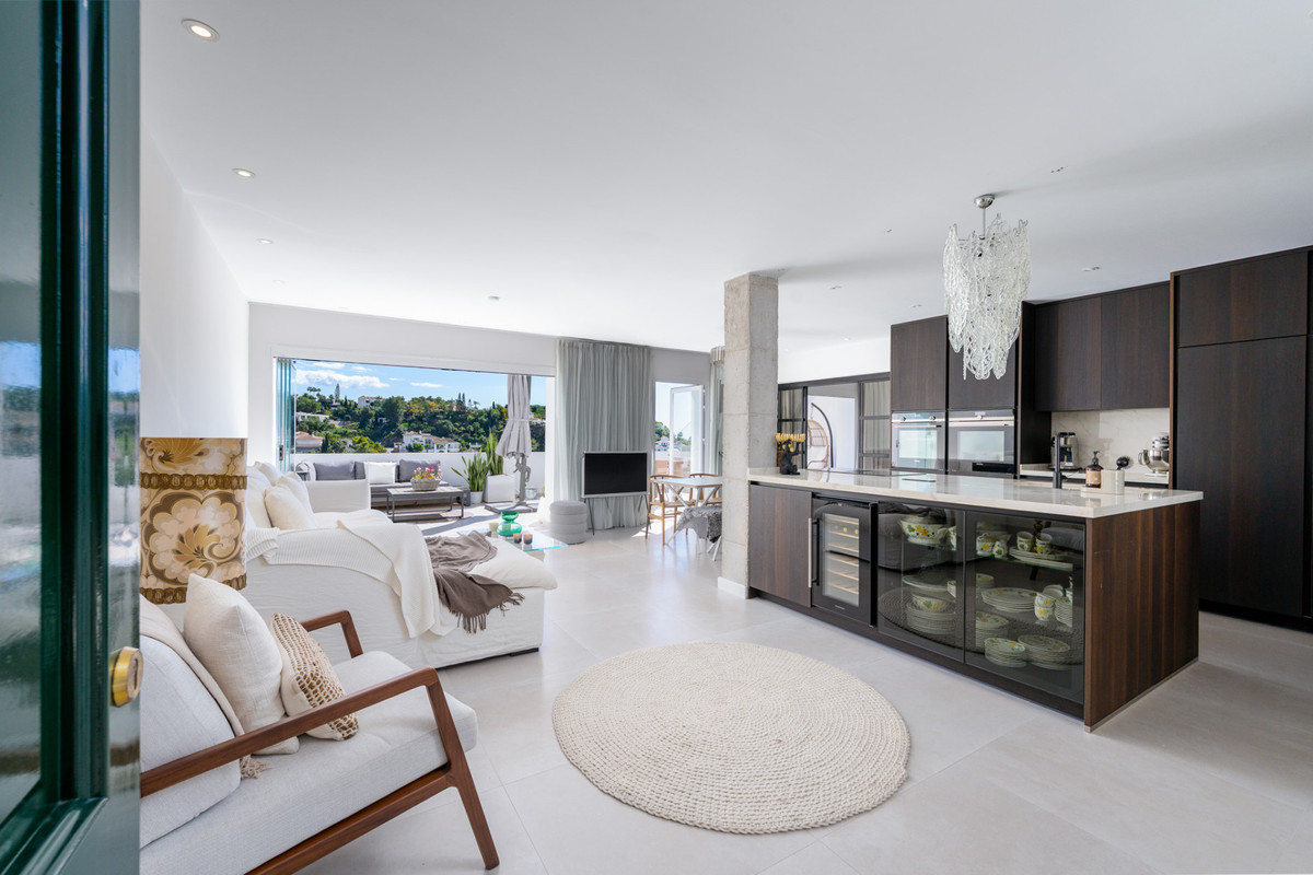 3 Bed Apartment for sale in La Quinta Costa Del Sol, Málaga, Spain