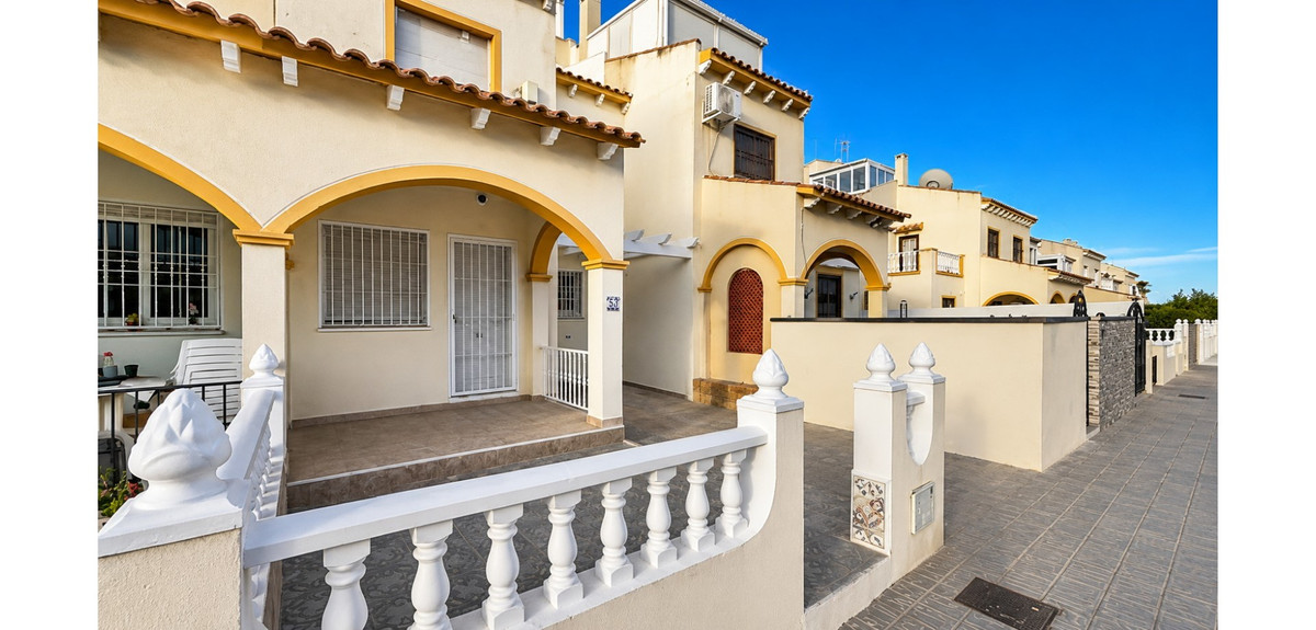 2 Bed Townhouse for sale in Playa Flamenca Costa Blanca, Alicante, Spain