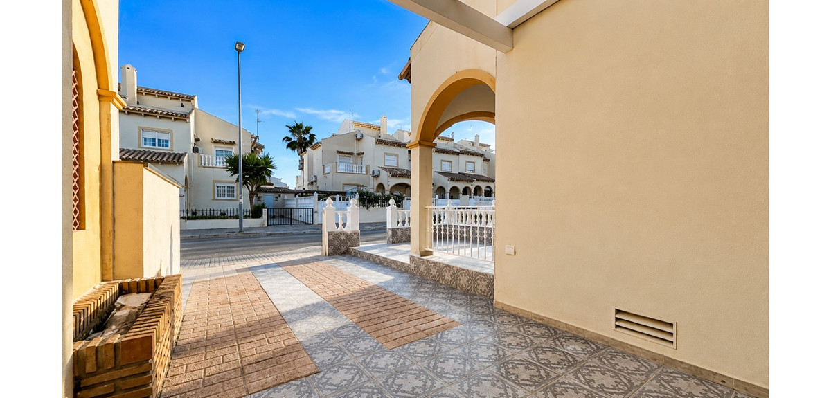 2 Bed Townhouse for sale in Playa Flamenca Costa Blanca, Alicante, Spain