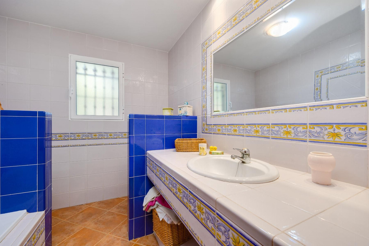 Se vende Villa - Chalet de 5 dormitorios en Costa Blanca, Alicante, España