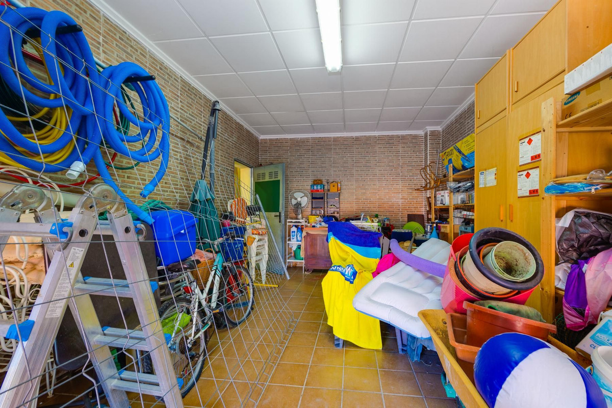 Se vende Villa - Chalet de 5 dormitorios en Costa Blanca, Alicante, España