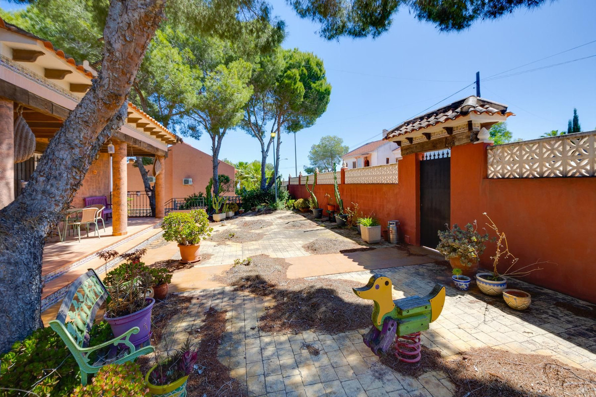 Se vende Villa - Chalet de 5 dormitorios en Costa Blanca, Alicante, España