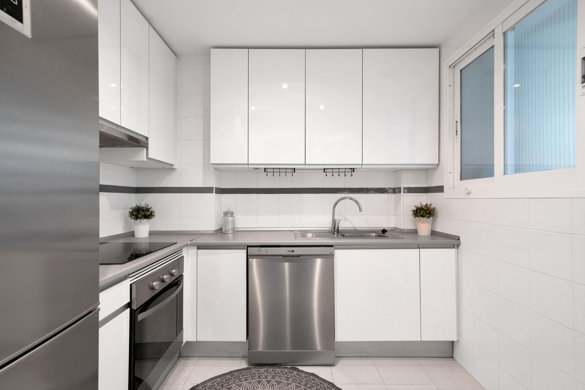 3 Bed Apartment for sale in Marbella Costa Del Sol, Málaga, Spain