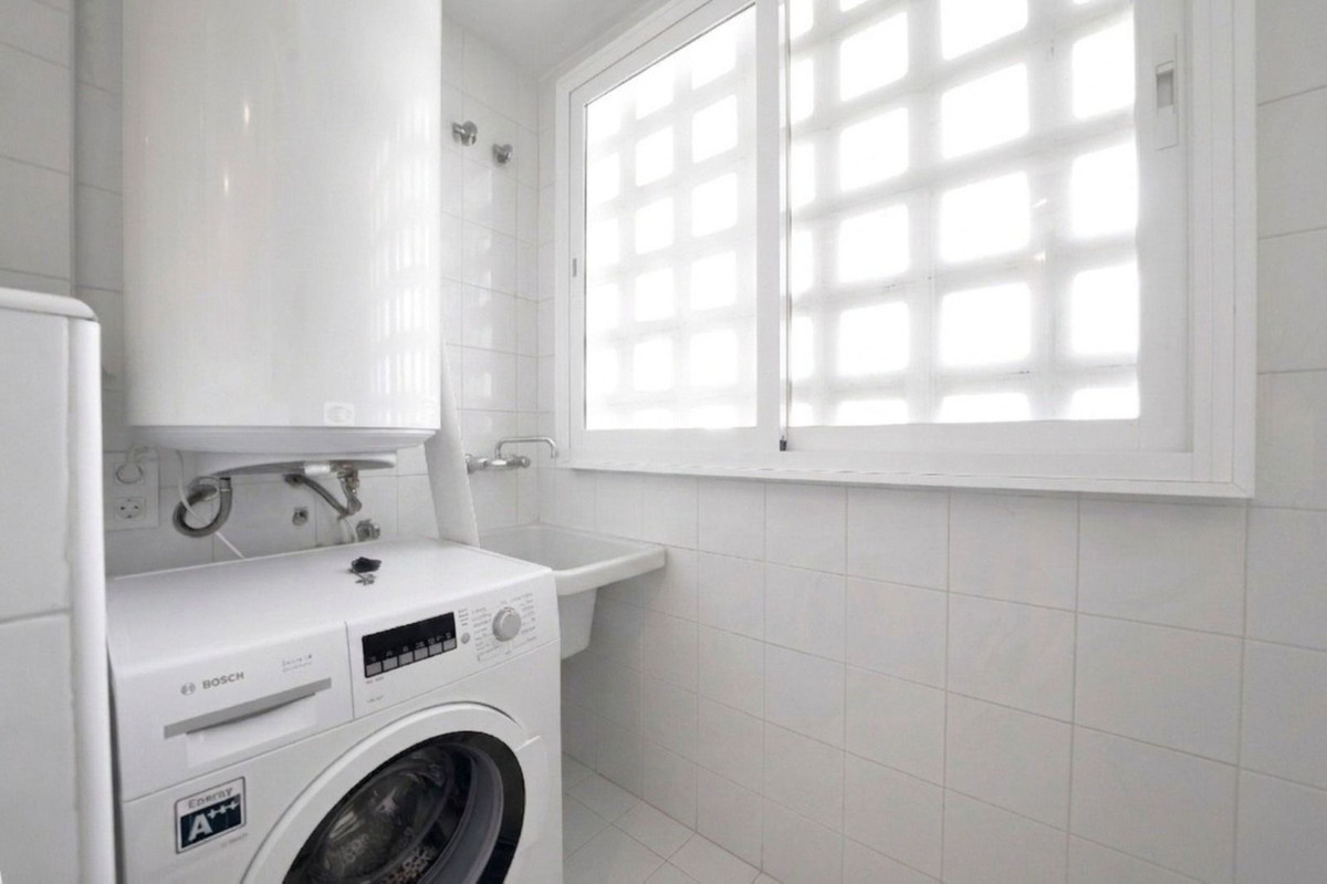 3 Bed Apartment for sale in Marbella Costa Del Sol, Málaga, Spain