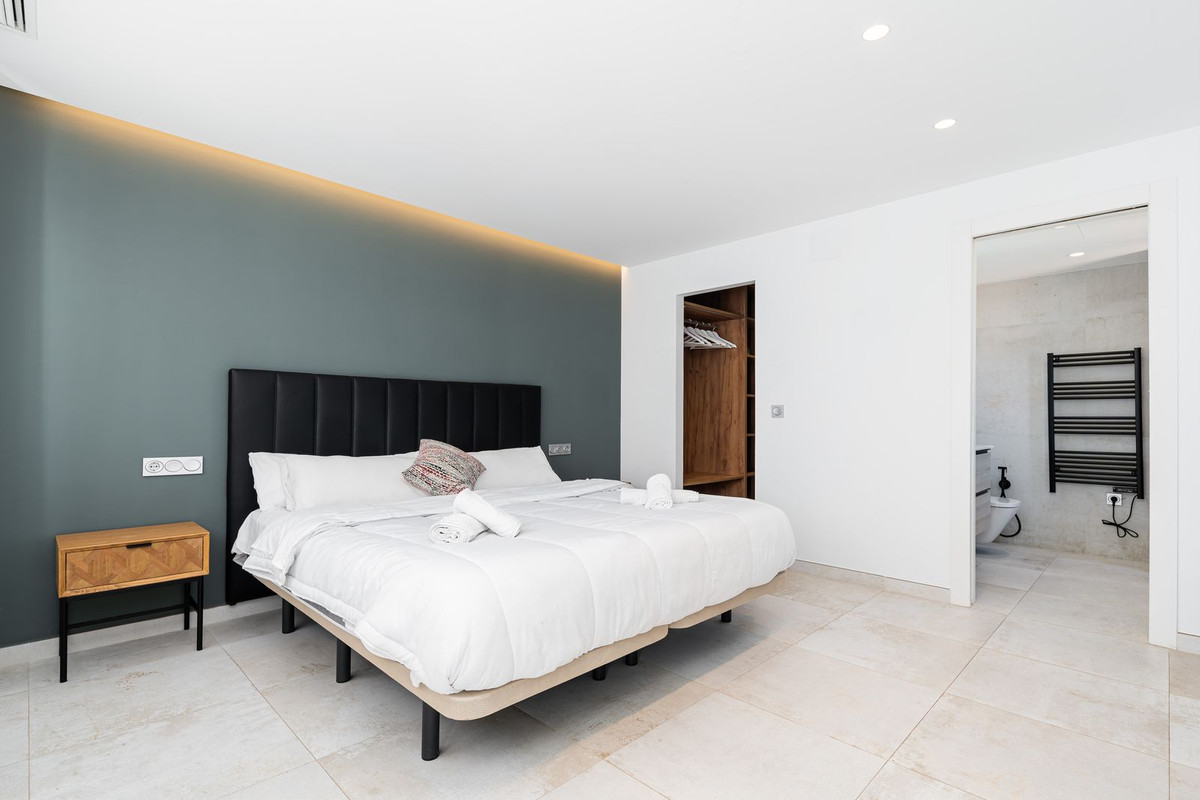 9 Bed Commercial unit for sale in Torrevieja Costa Blanca, Alicante, Spain