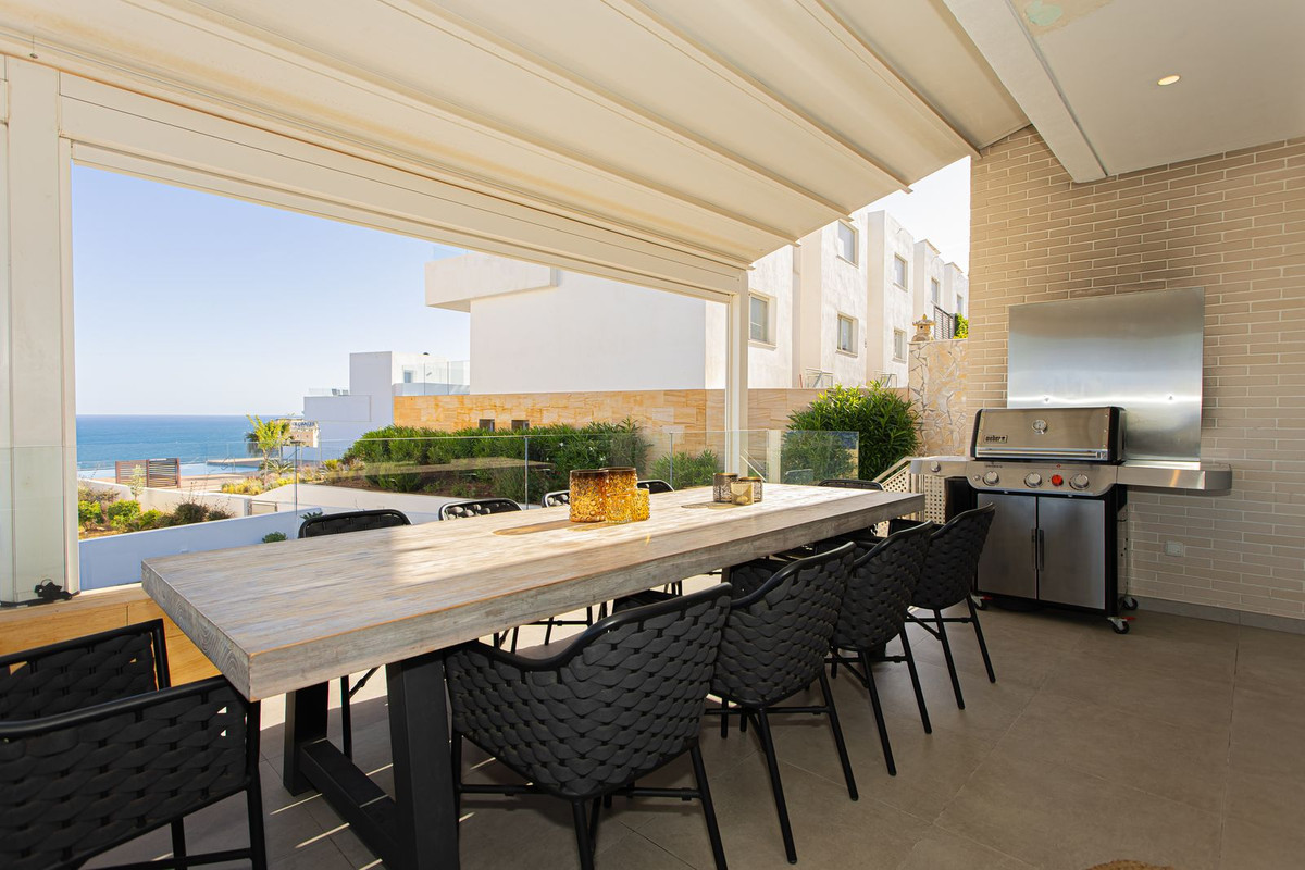 5 Bed Townhouse for sale in Higueron Costa Del Sol, Málaga, Spain
