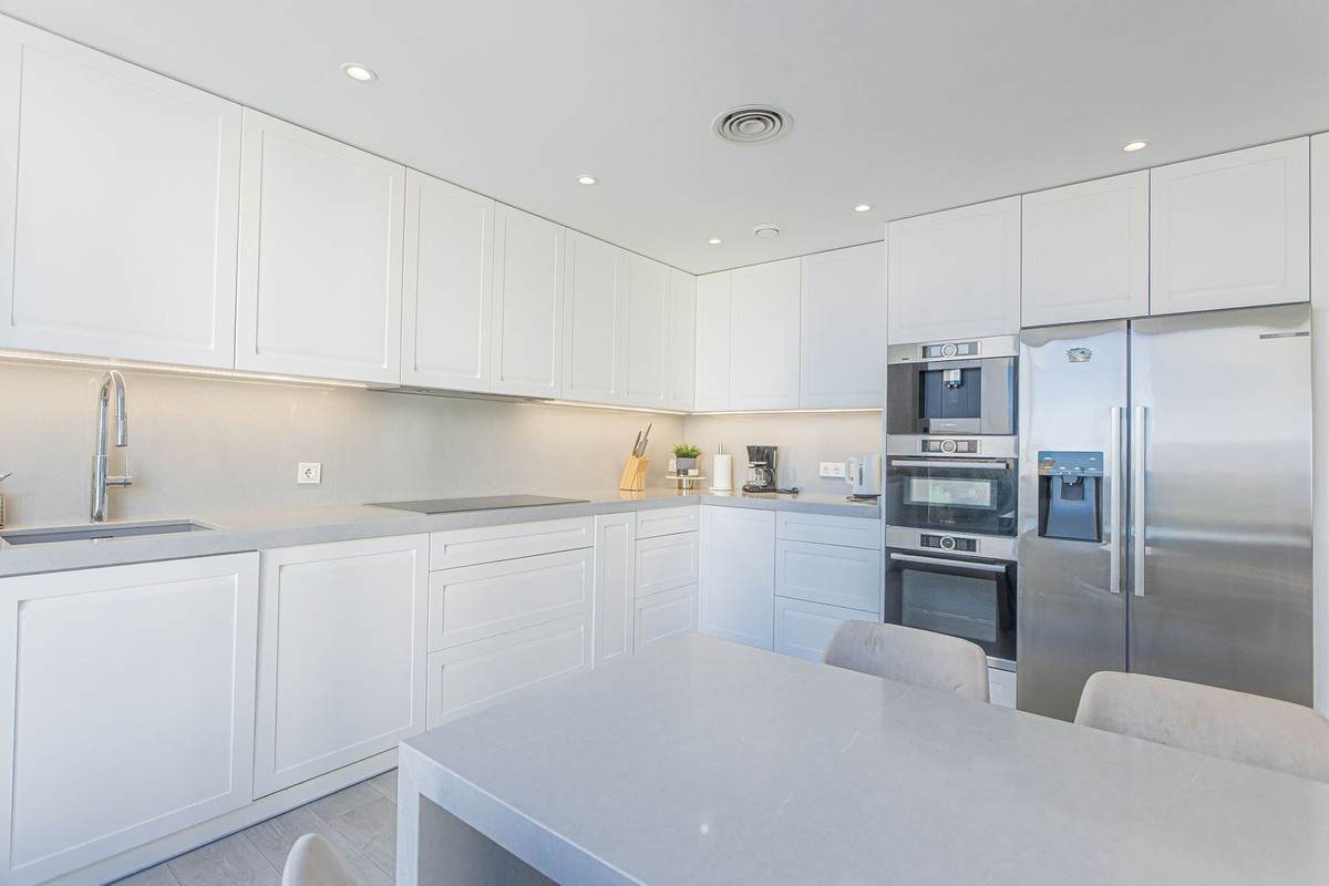 5 Bed Townhouse for sale in Higueron Costa Del Sol, Málaga, Spain