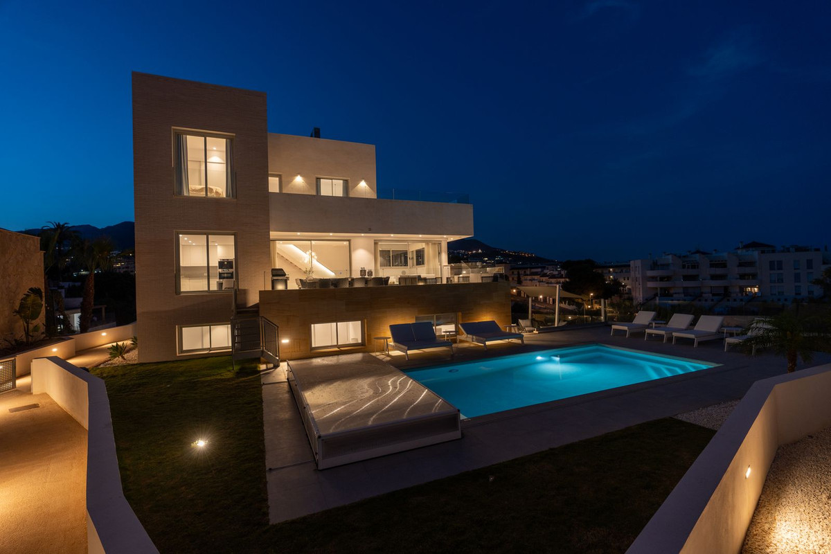 5 Bed Townhouse for sale in Higueron Costa Del Sol, Málaga, Spain