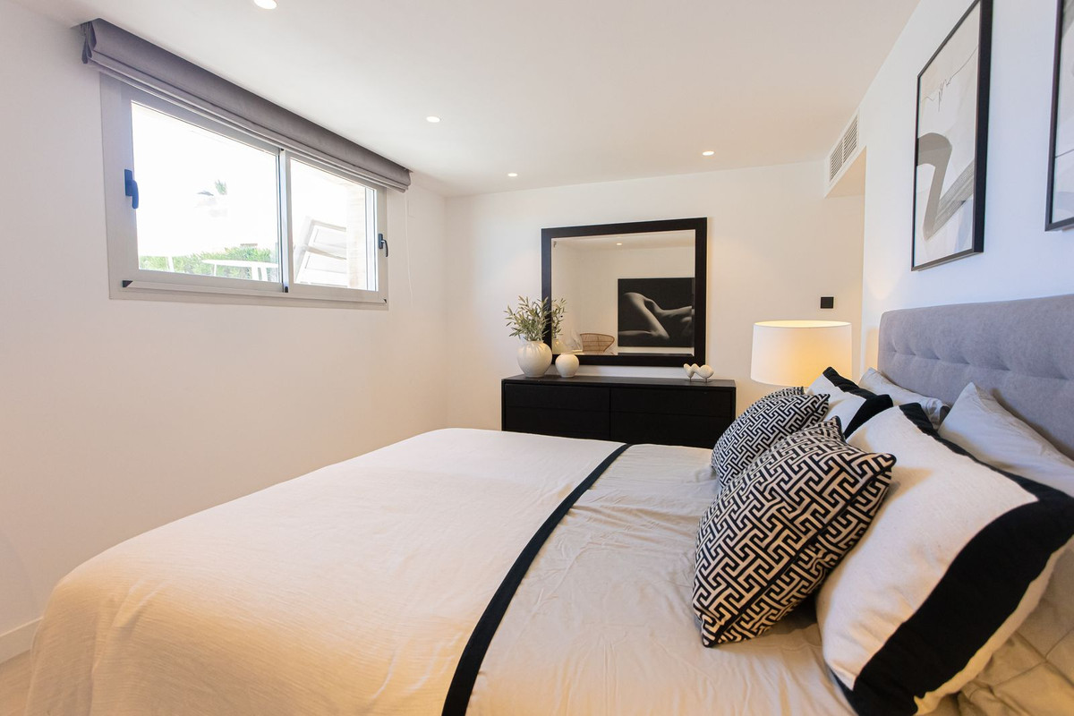 5 Bed Townhouse for sale in Higueron Costa Del Sol, Málaga, Spain