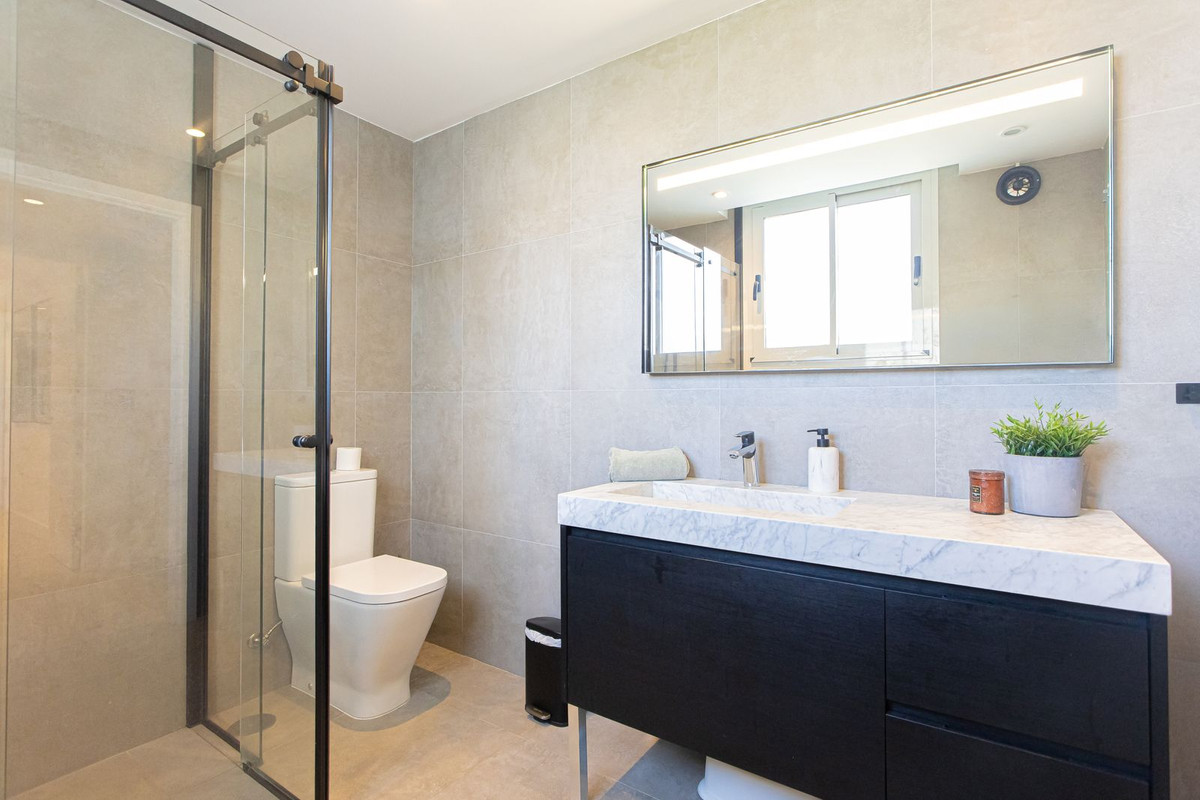 5 Bed Townhouse for sale in Higueron Costa Del Sol, Málaga, Spain