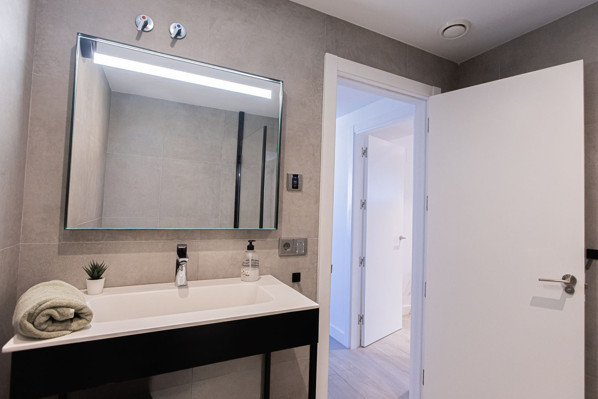5 Bed Townhouse for sale in Higueron Costa Del Sol, Málaga, Spain