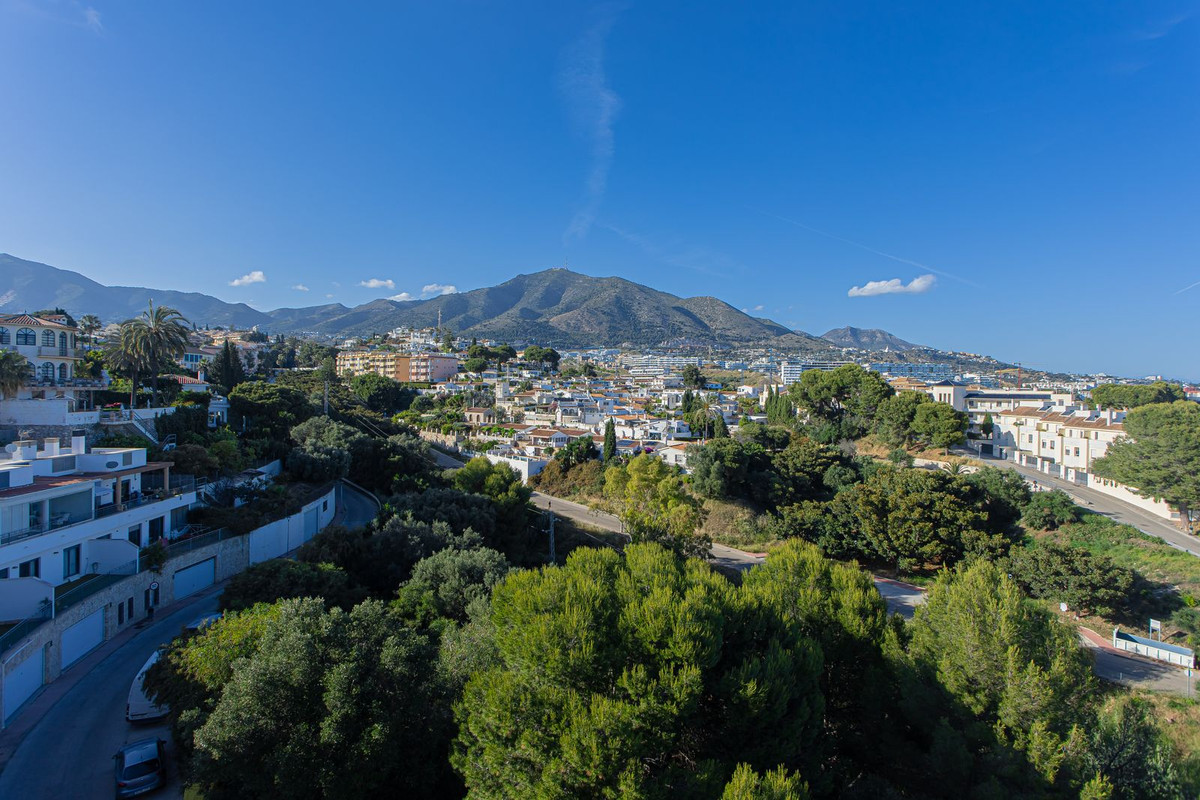 5 Bed Townhouse for sale in Higueron Costa Del Sol, Málaga, Spain