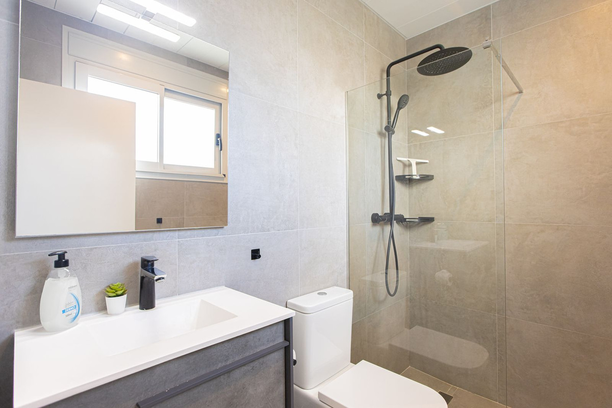 5 Bed Townhouse for sale in Higueron Costa Del Sol, Málaga, Spain