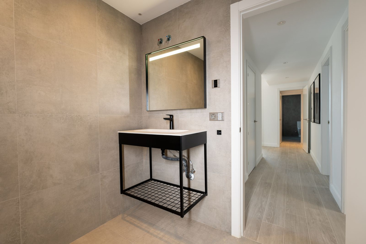 5 Bed Townhouse for sale in Higueron Costa Del Sol, Málaga, Spain