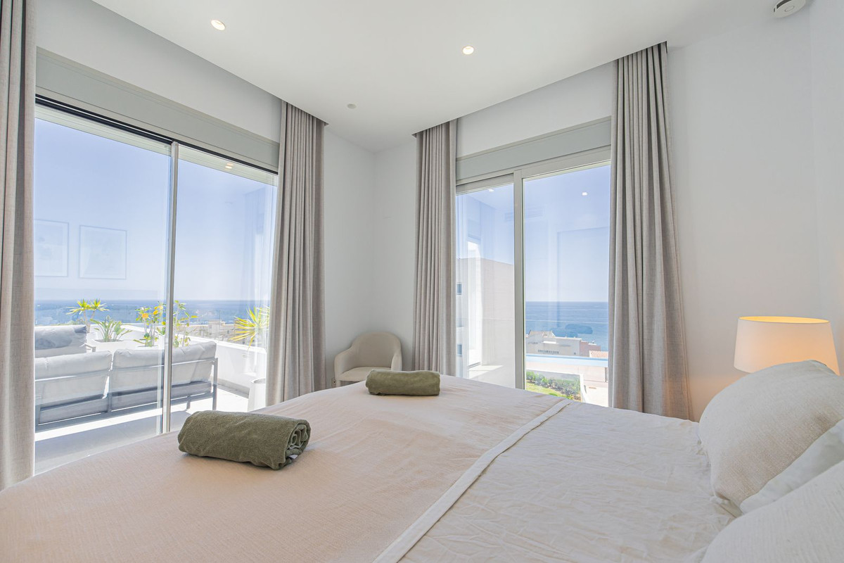 5 Bed Townhouse for sale in Higueron Costa Del Sol, Málaga, Spain