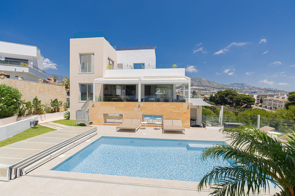 5 Bed Townhouse for sale in Higueron Costa Del Sol, Málaga, Spain