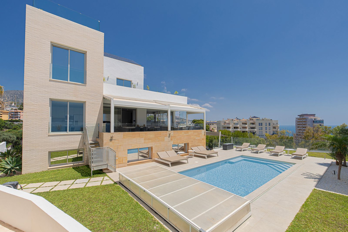 5 Bed Townhouse for sale in Higueron Costa Del Sol, Málaga, Spain