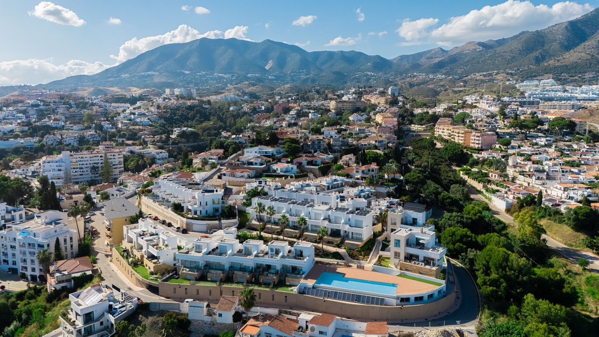 5 Bed Townhouse for sale in Higueron Costa Del Sol, Málaga, Spain