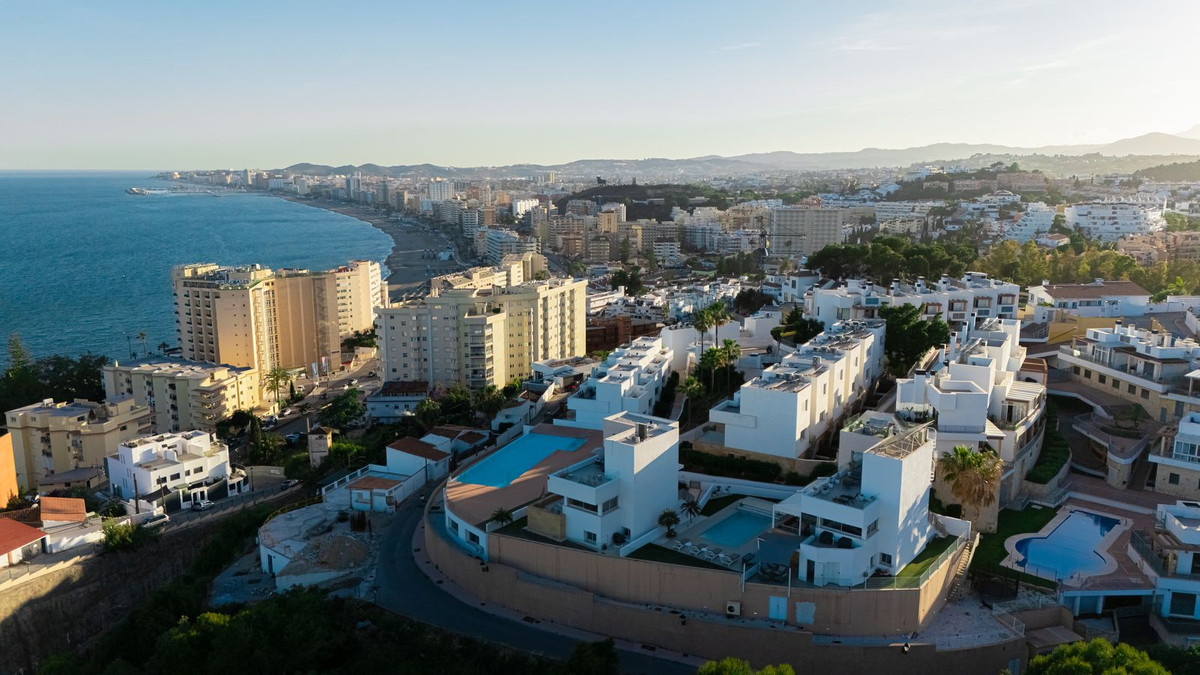 5 Bed Townhouse for sale in Higueron Costa Del Sol, Málaga, Spain