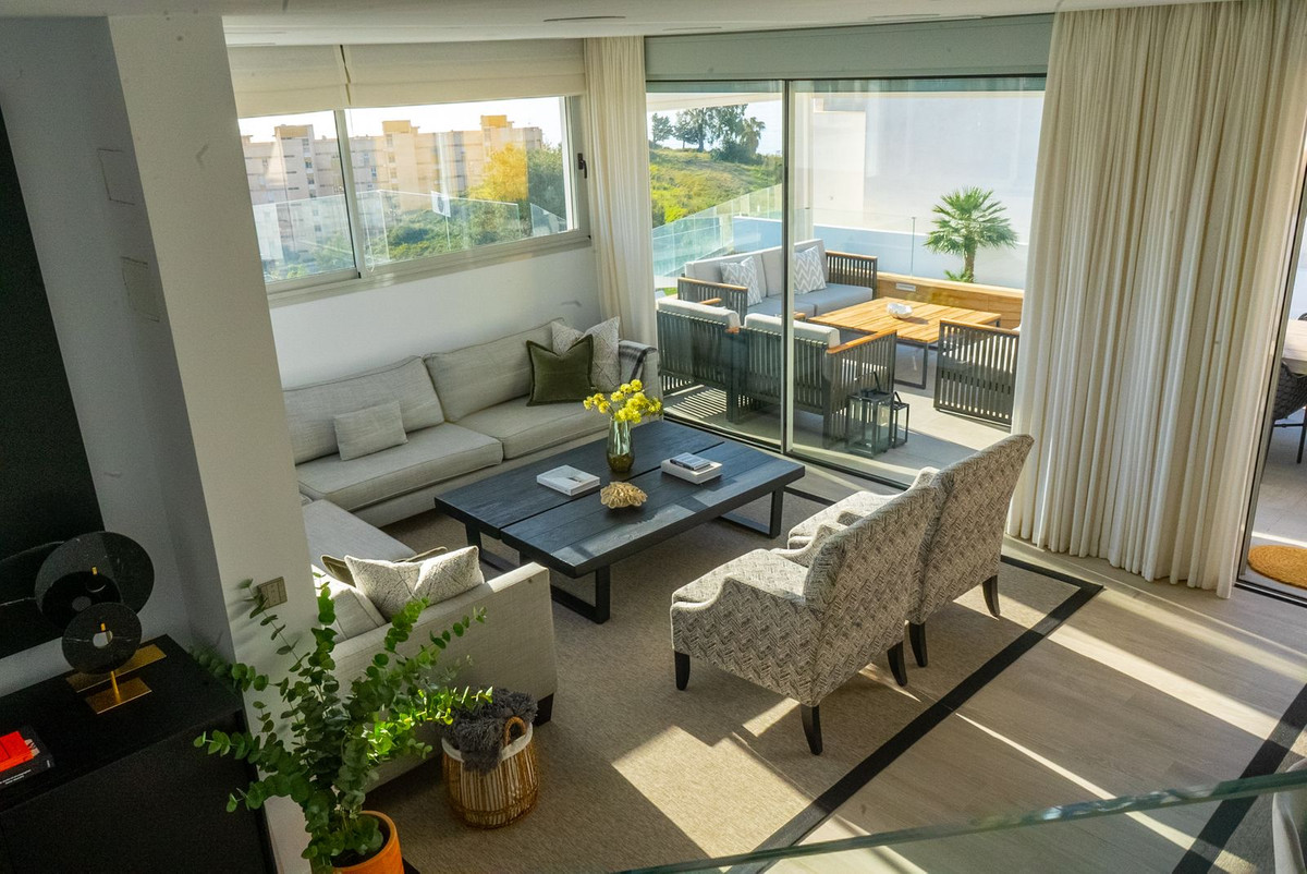 5 Bed Townhouse for sale in Higueron Costa Del Sol, Málaga, Spain