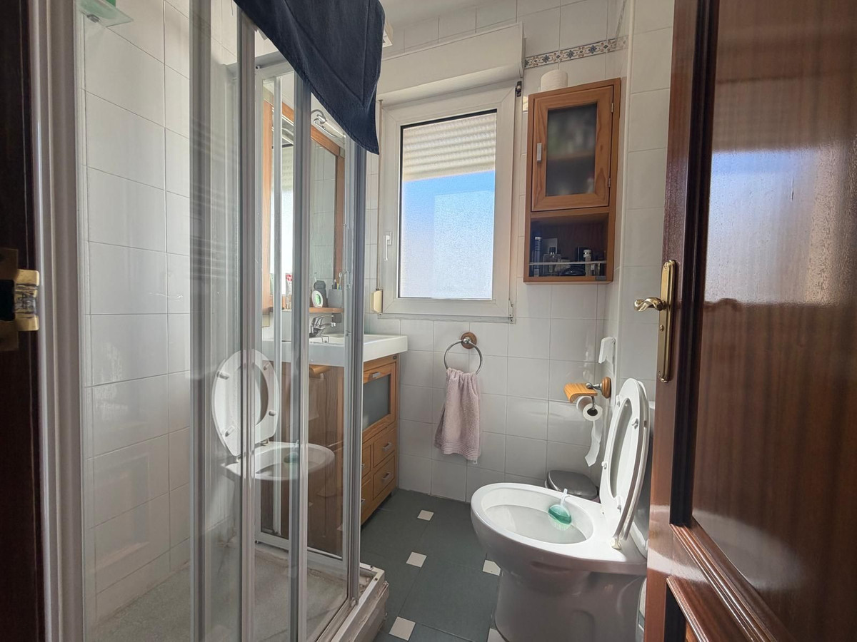 Se vende Apartamento Planta Media de 3 dormitorios en Costa Del Sol, Málaga, España