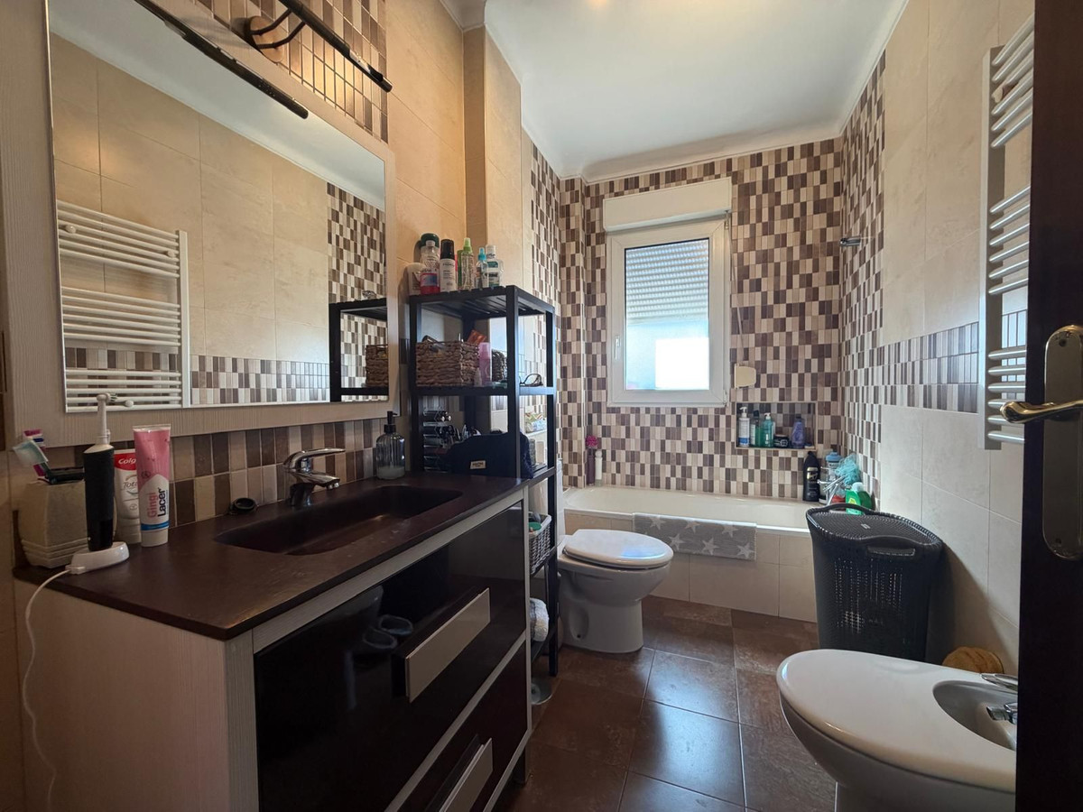 Se vende Apartamento Planta Media de 3 dormitorios en Costa Del Sol, Málaga, España