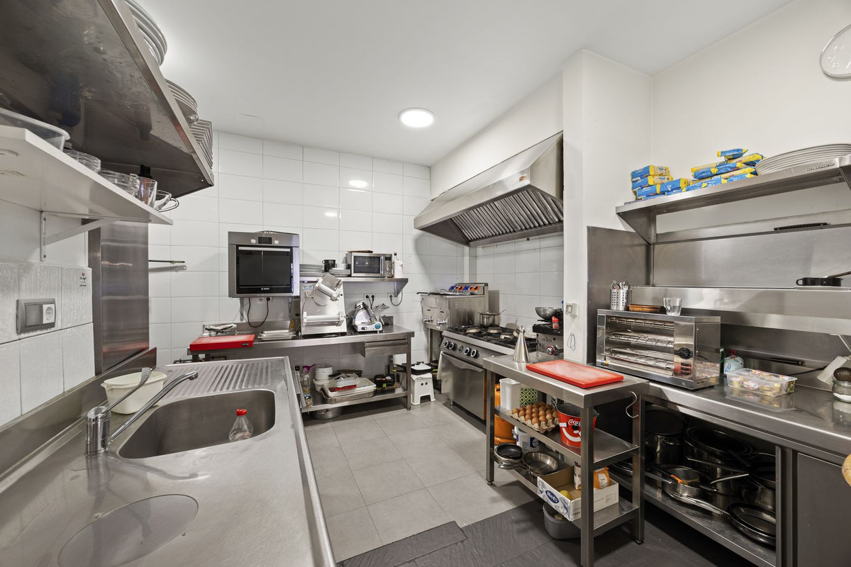 Commercial unit for sale in Guadalmina Alta Costa Del Sol, Málaga, Spain