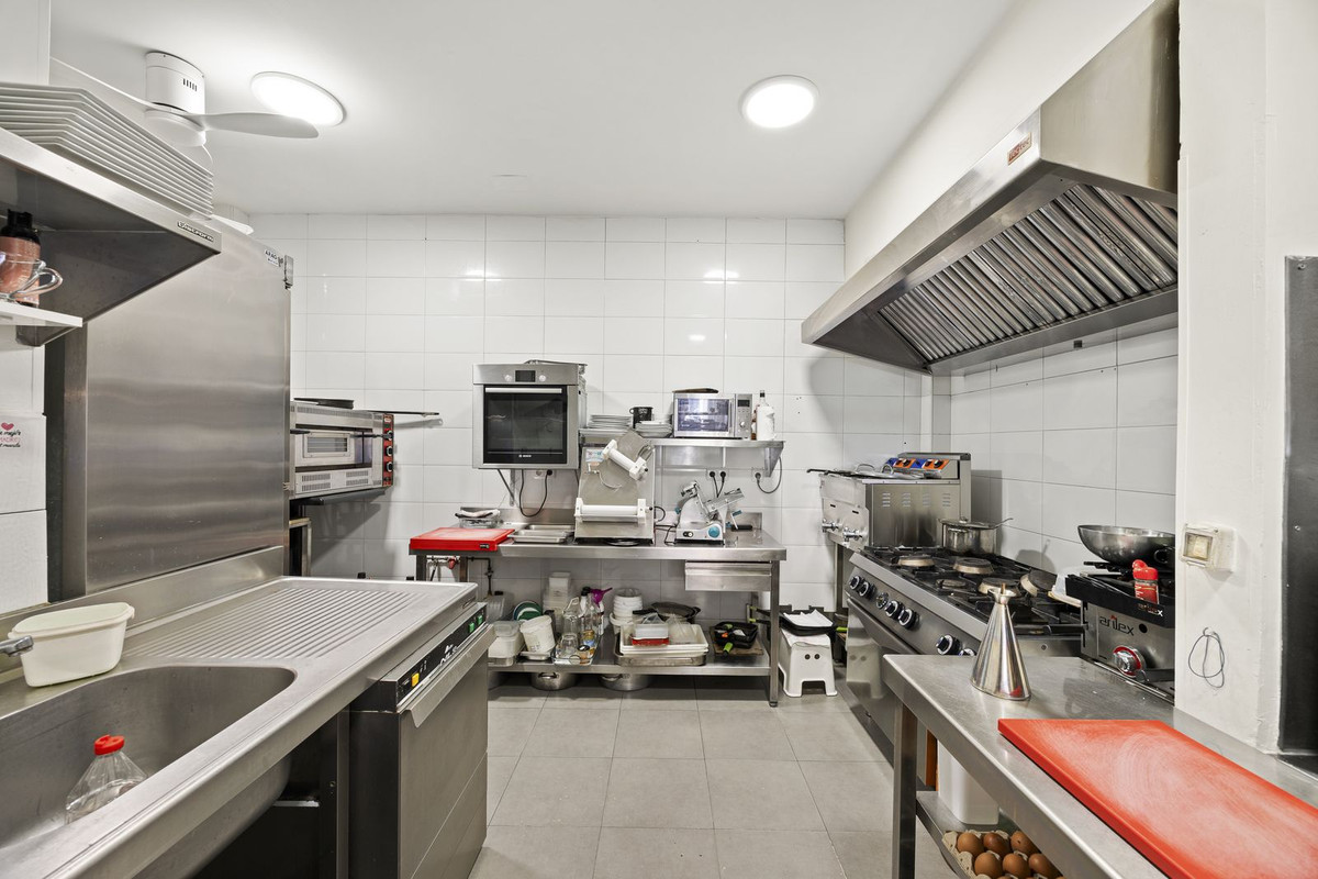 Commercial unit for sale in Guadalmina Alta Costa Del Sol, Málaga, Spain