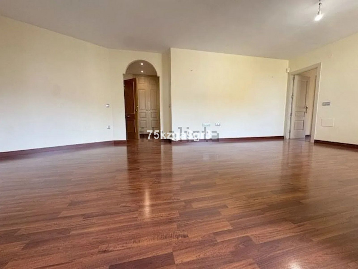 Se vende Apartamento Planta Media de 3 dormitorios en Costa Del Sol, Málaga, España