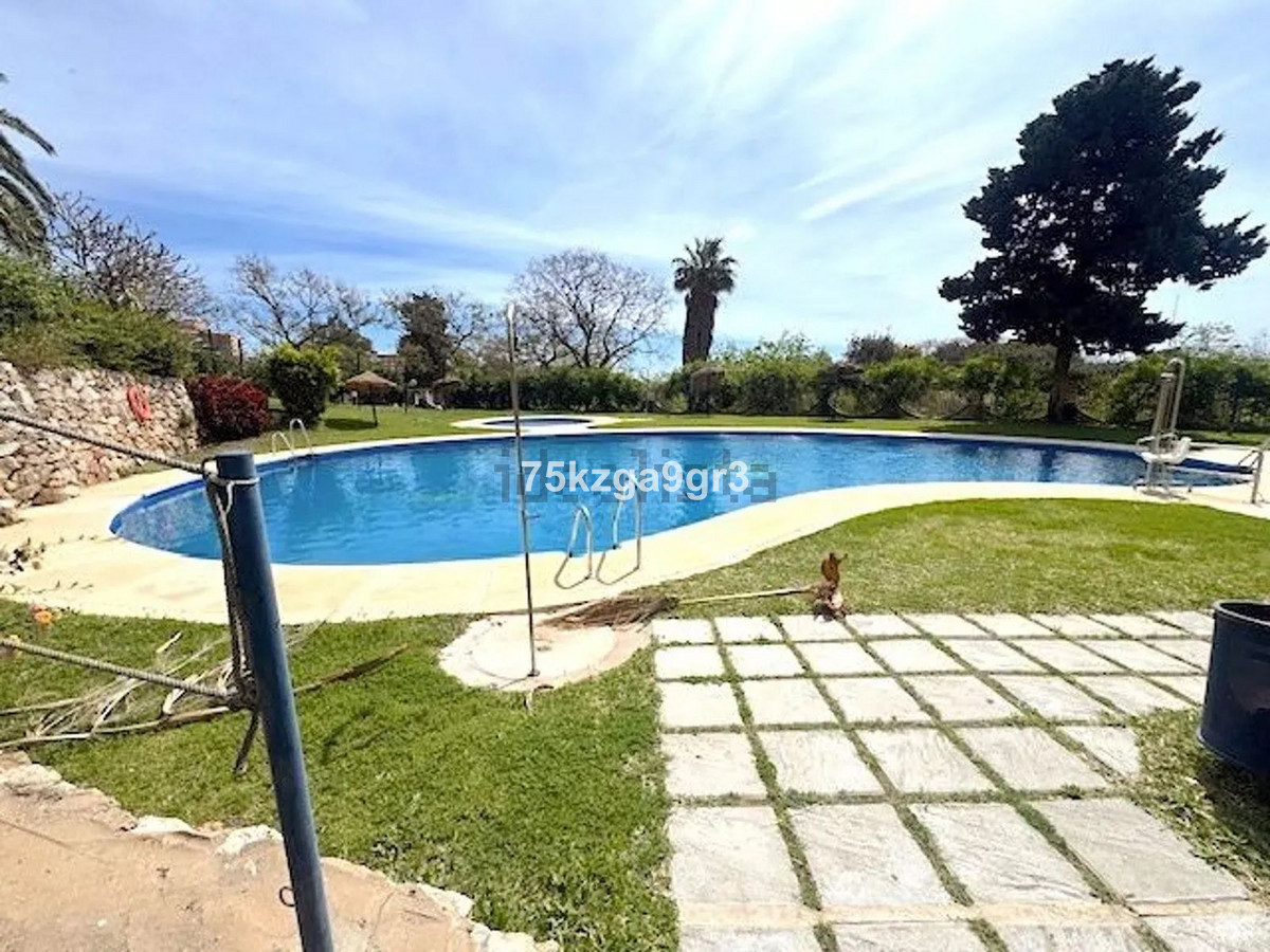 Se vende Apartamento Planta Media de 3 dormitorios en Costa Del Sol, Málaga, España