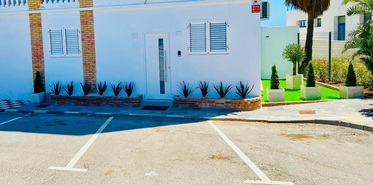 Se vende Apartamento Planta Baja de 2 dormitorios en Costa Del Sol, Cadiz, España
