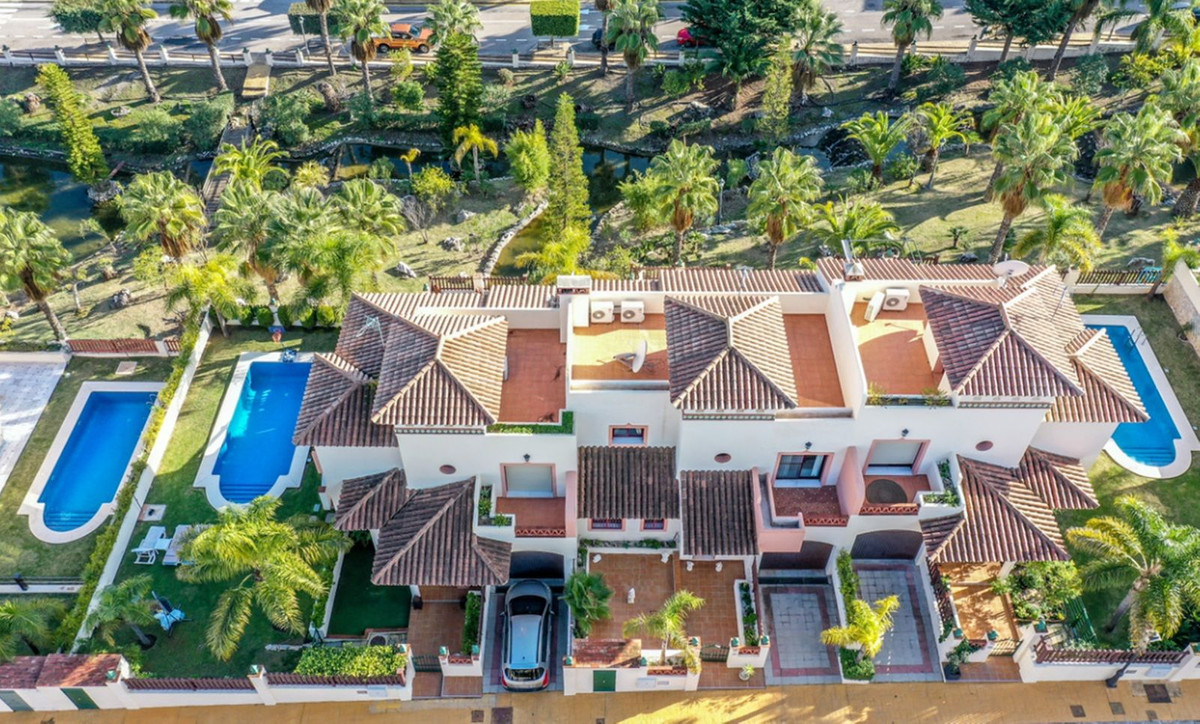 Se vende Adosada de 5 dormitorios en Costa Del Sol, Málaga, España