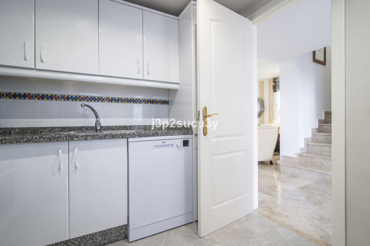 3 Bed Townhouse for sale in Nueva Andalucía Costa Del Sol, Málaga, Spain