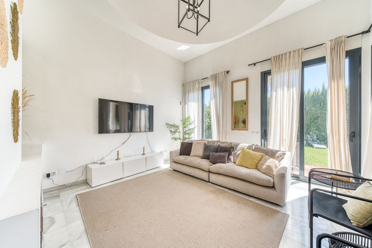 6 Bed Townhouse for sale in Nueva Andalucía Costa Del Sol, Málaga, Spain