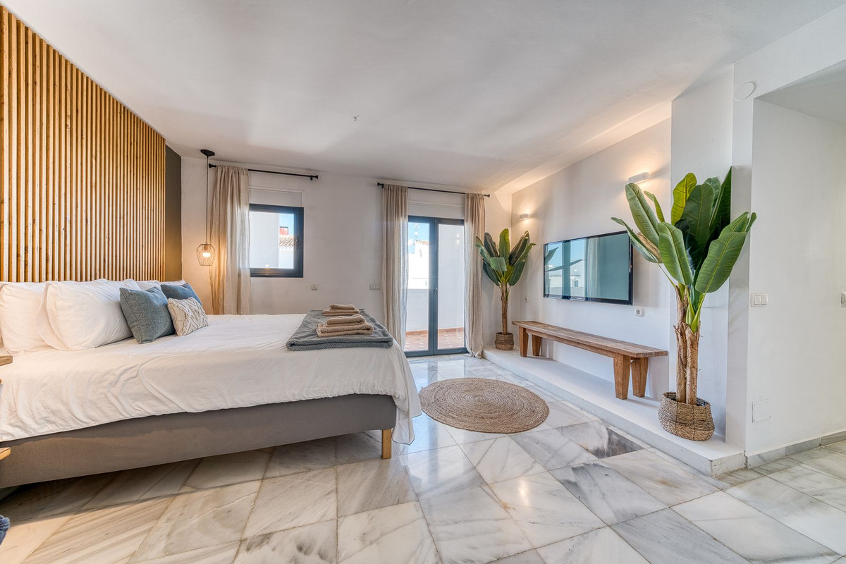 6 Bed Townhouse for sale in Nueva Andalucía Costa Del Sol, Málaga, Spain