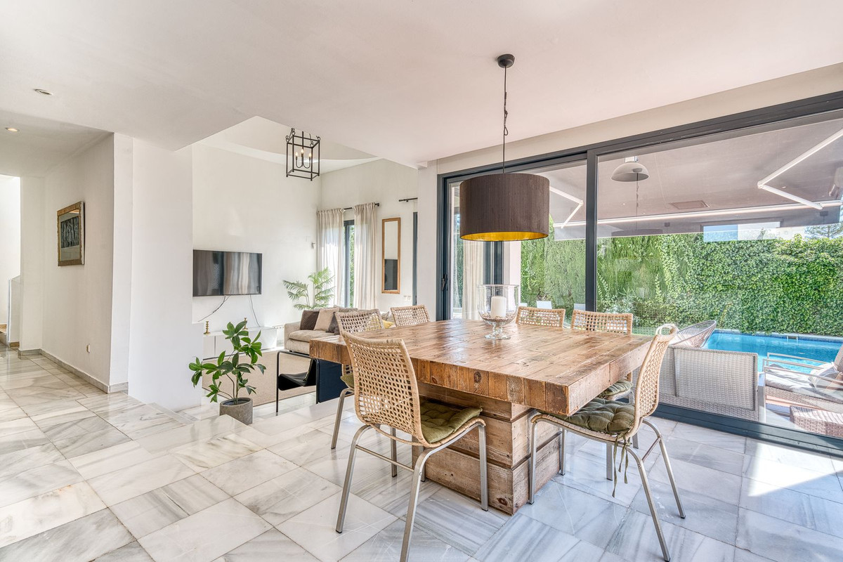 6 Bed Townhouse for sale in Nueva Andalucía Costa Del Sol, Málaga, Spain