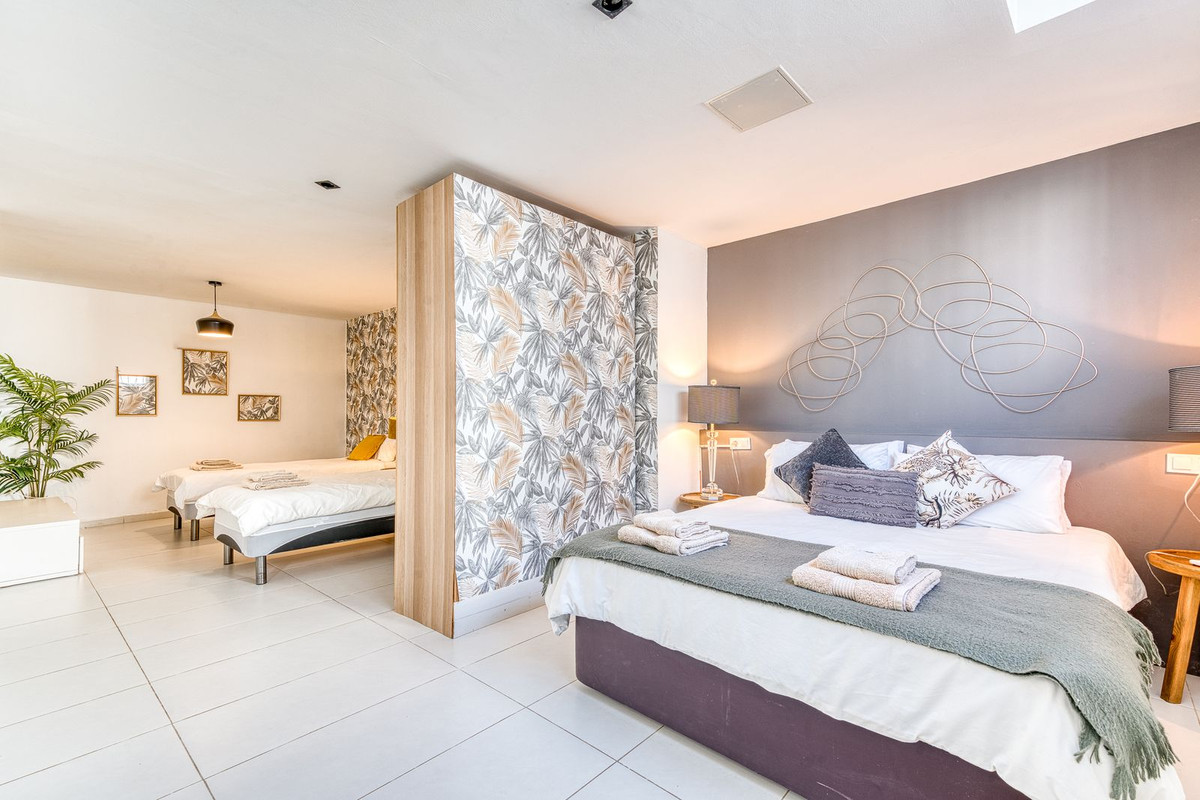 6 Bed Townhouse for sale in Nueva Andalucía Costa Del Sol, Málaga, Spain