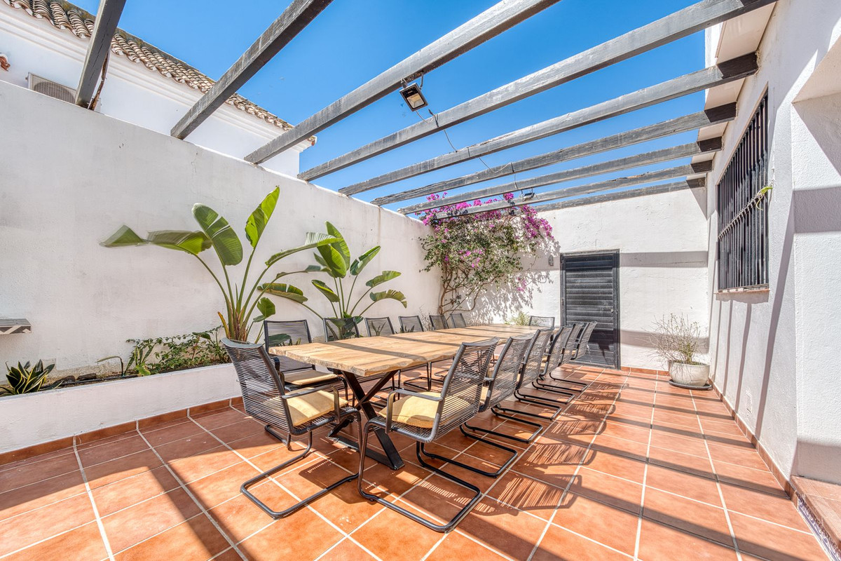 6 Bed Townhouse for sale in Nueva Andalucía Costa Del Sol, Málaga, Spain