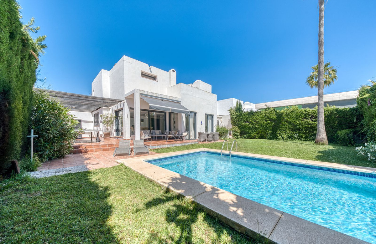 6 Bed Townhouse for sale in Nueva Andalucía Costa Del Sol, Málaga, Spain